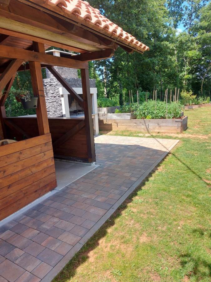 Guest House Flora พาซิน ภายนอก รูปภาพ