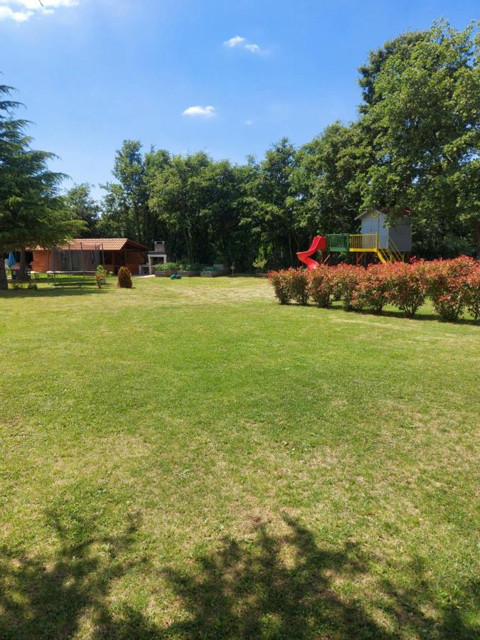 Guest House Flora พาซิน ภายนอก รูปภาพ