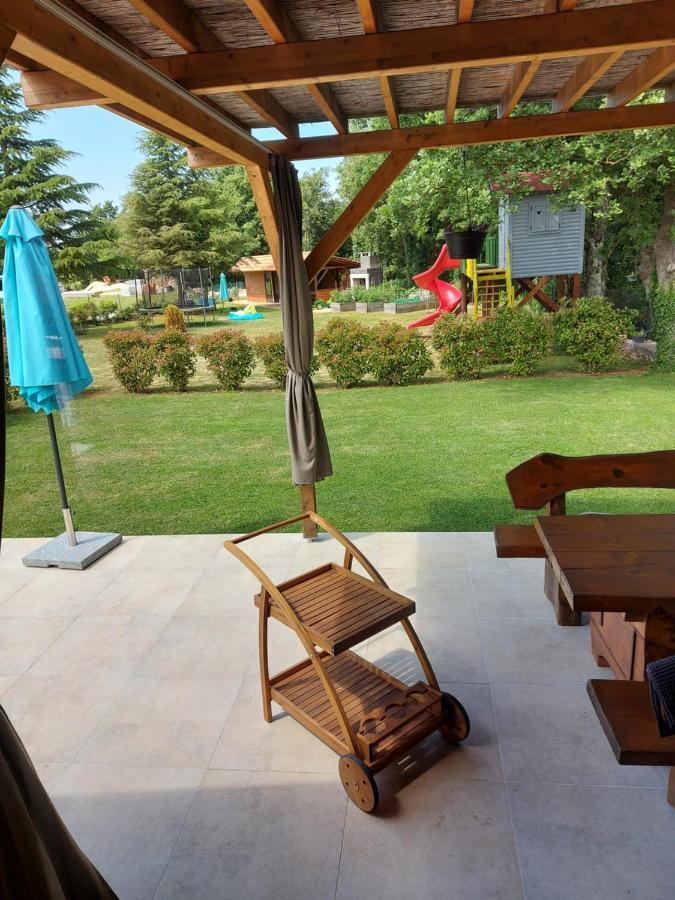 Guest House Flora พาซิน ภายนอก รูปภาพ