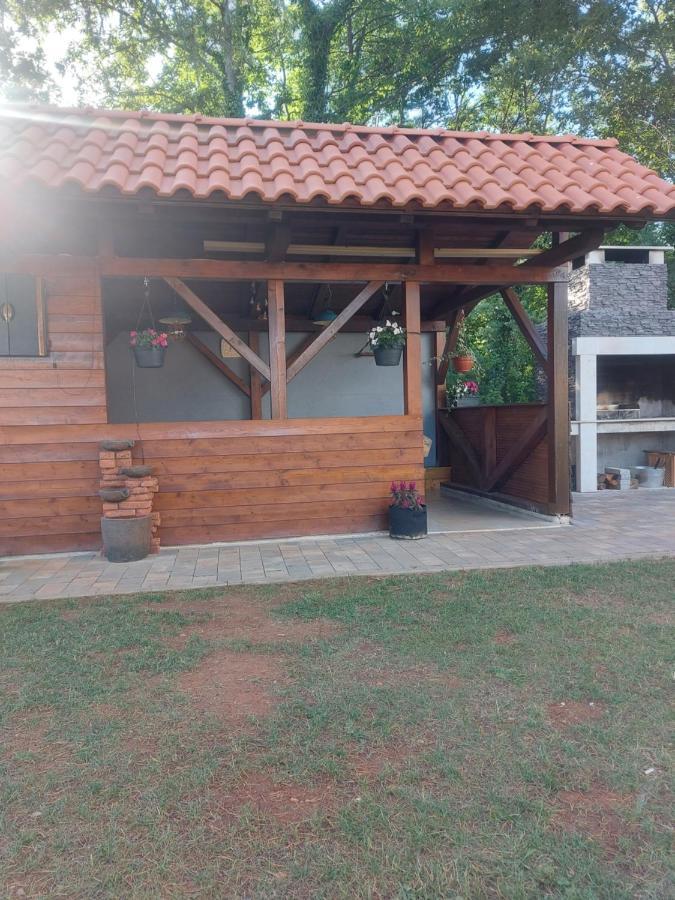 Guest House Flora พาซิน ภายนอก รูปภาพ
