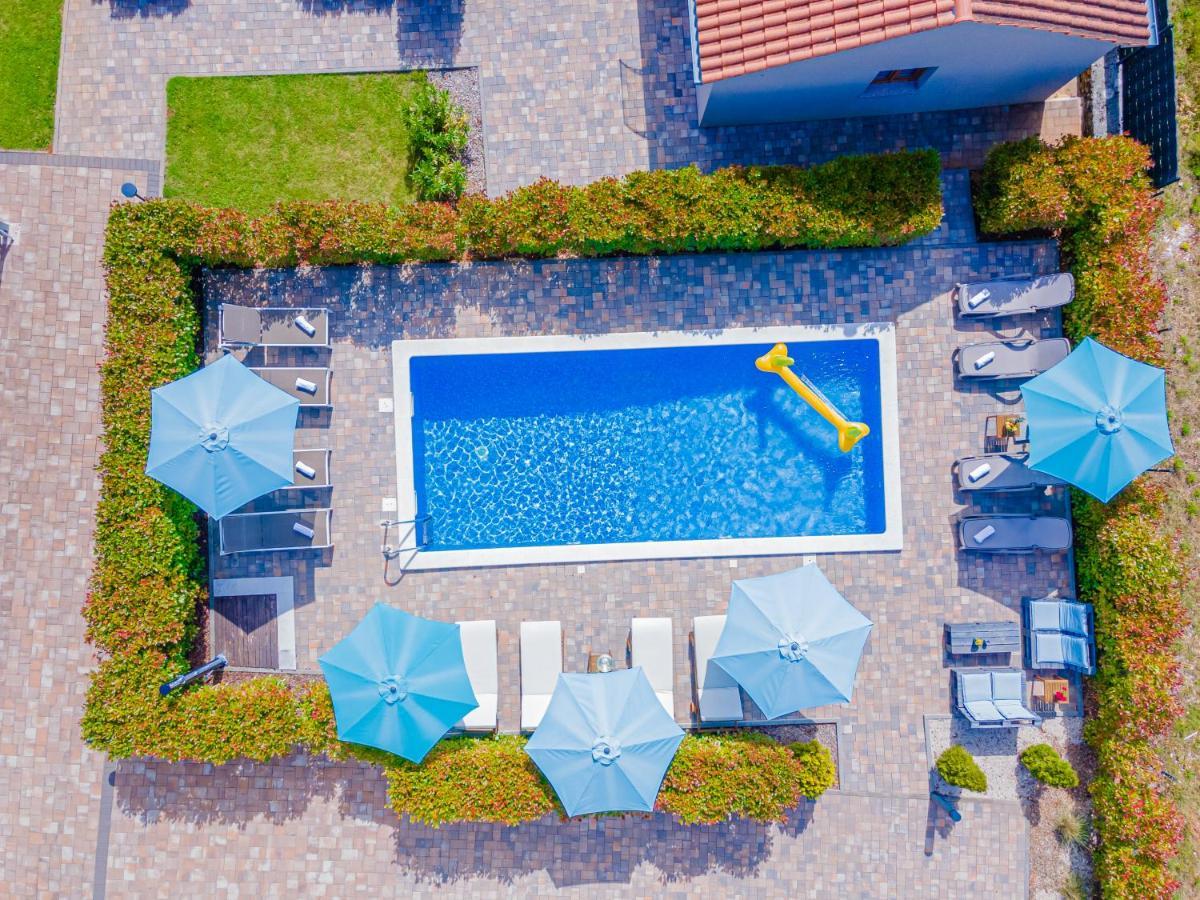 Guest House Flora พาซิน ภายนอก รูปภาพ