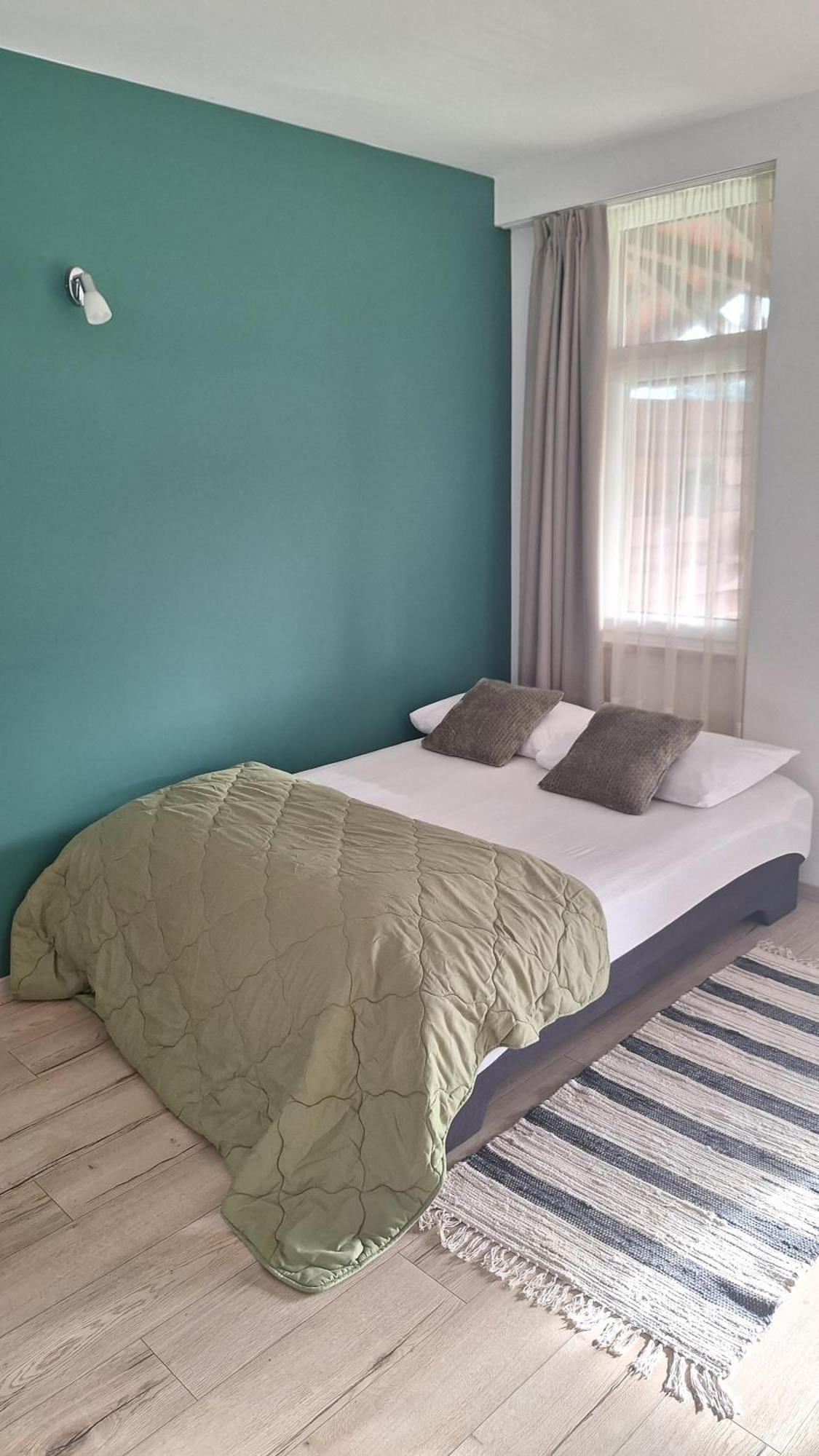 Guest House Flora พาซิน ภายนอก รูปภาพ