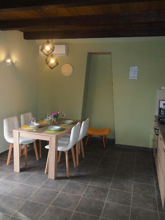 Guest House Flora พาซิน ภายนอก รูปภาพ